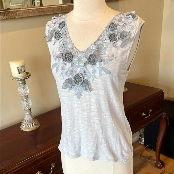 Gray Embellished Tank Top with Floral Details - Picture 8 of 15
